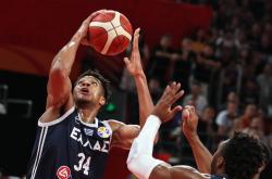 开云体育在线-希腊篮球联赛季后赛战火蓬勃，热闹非凡