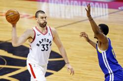 开云体育-加索尔率队击败猛龙，弥补前一战失利