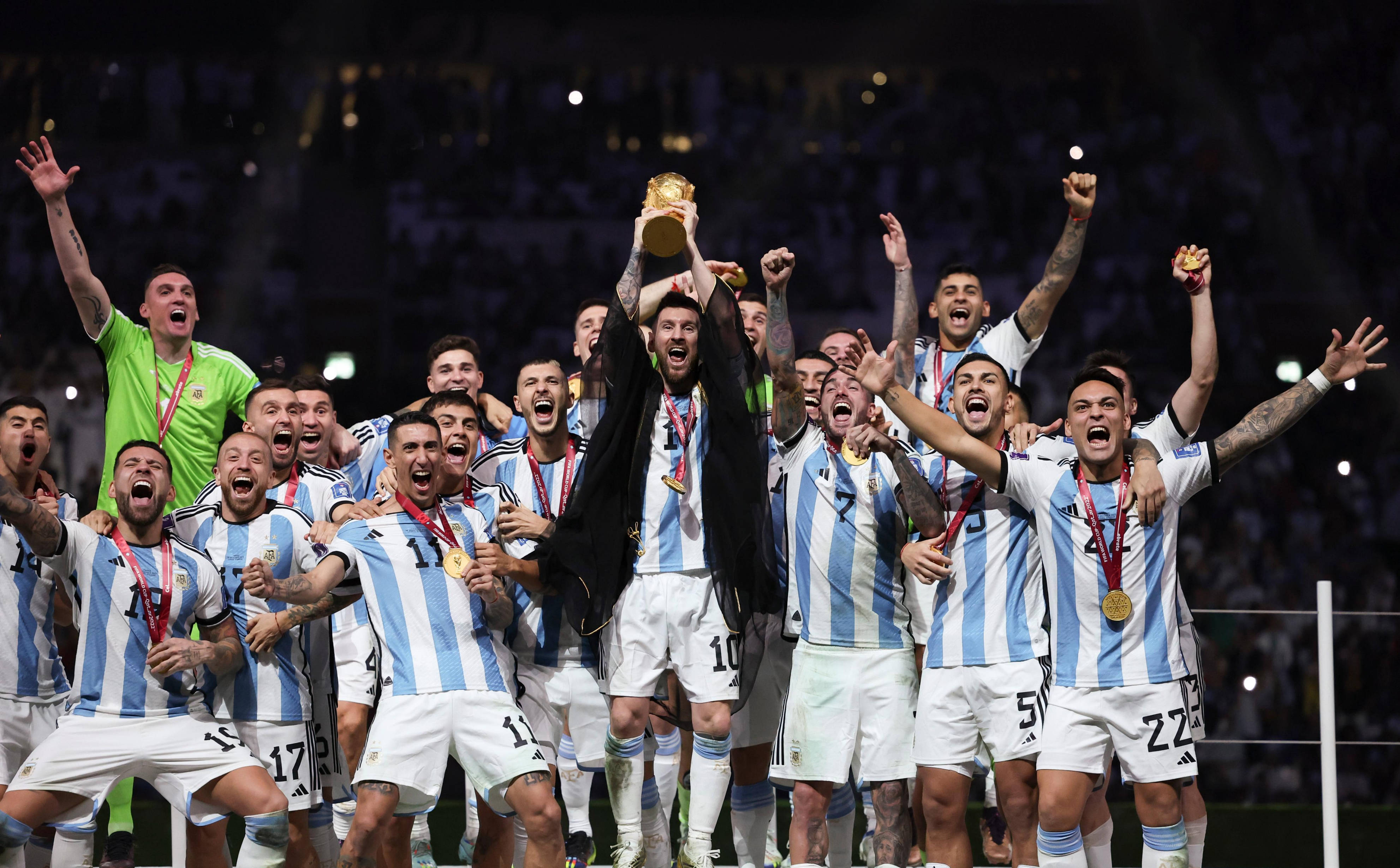 阿根廷队在国际赛事中精彩绽放