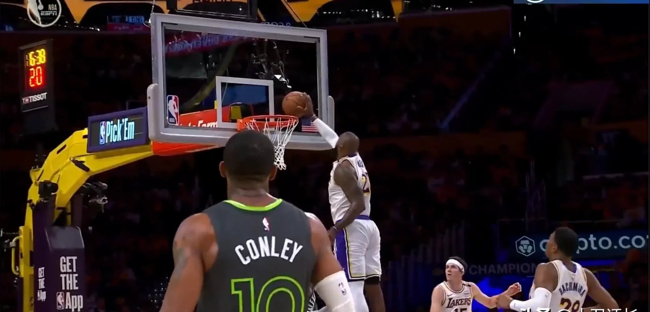 詹姆斯与戴绿帽视频曝光，网友热议