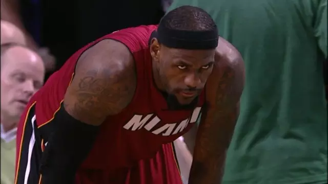 詹姆斯与戴绿帽视频曝光，网友热议