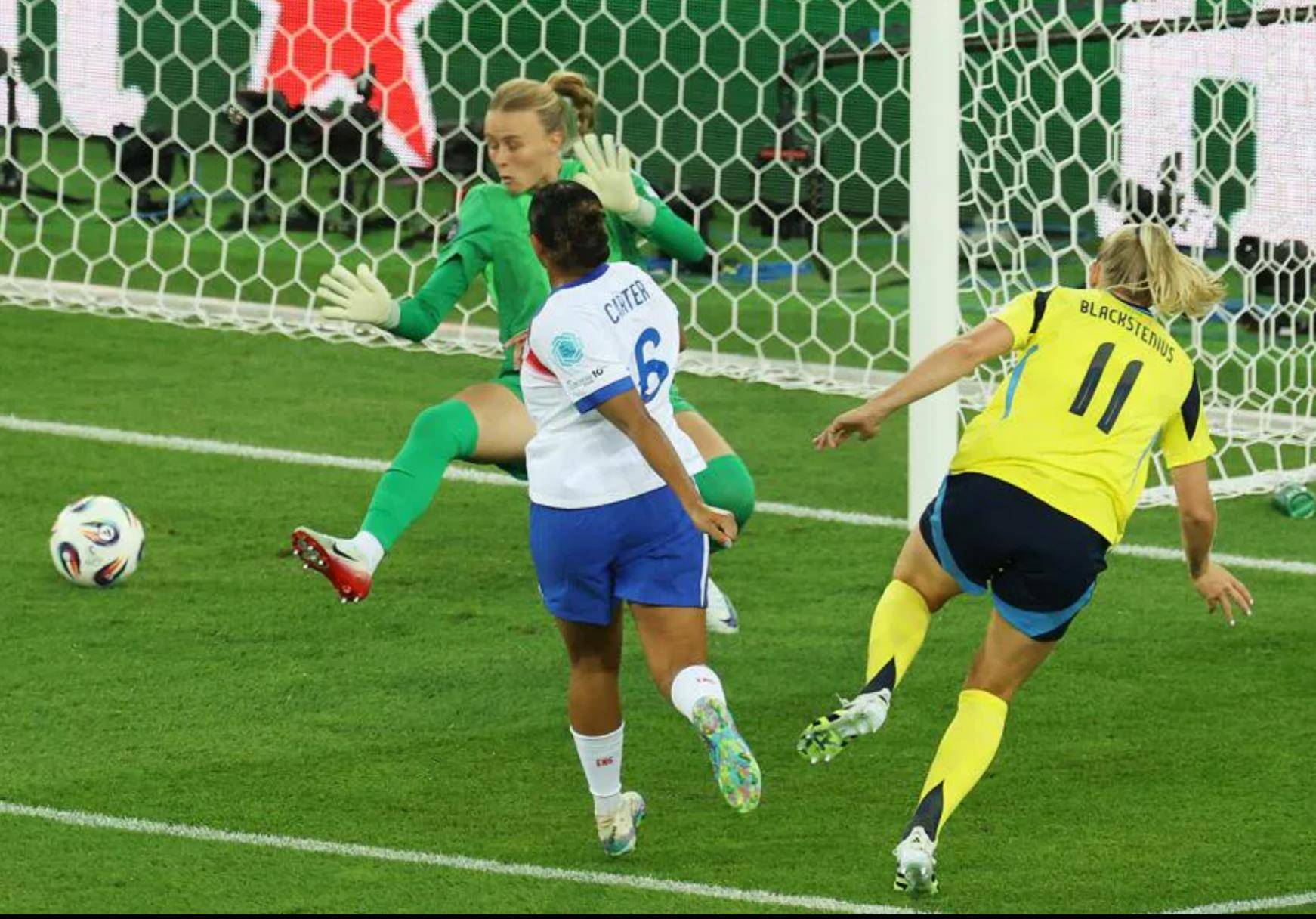 英格兰女足即将面对强劲对手，展现团队默契的简单介绍