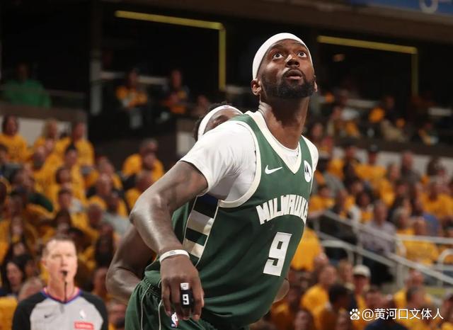 雄鹿胜爵士,延续胜利势头 雄鹿胜爵士,延续胜利势头