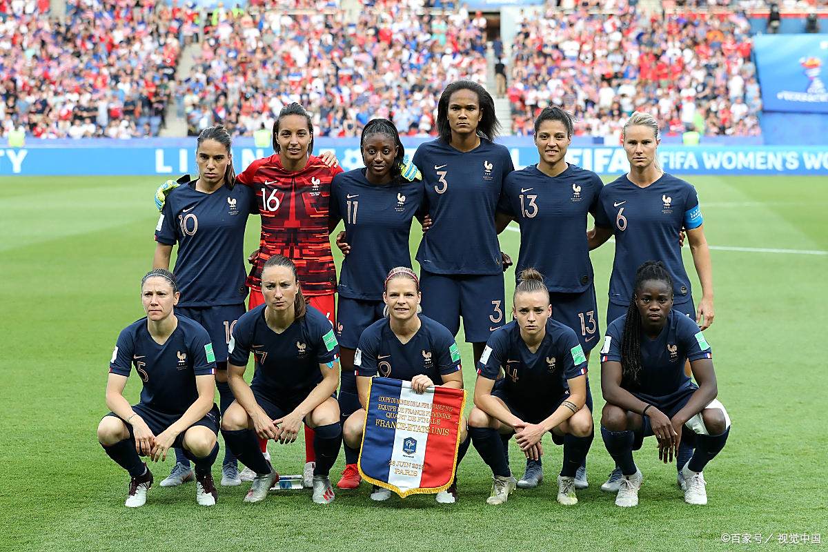 欧洲杯：法国3-0击败瑞士，卫冕冠军全胜晋级16强