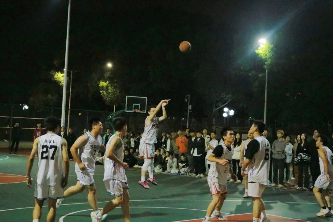 精彩瞬间回放！篮球比赛开拓新视野