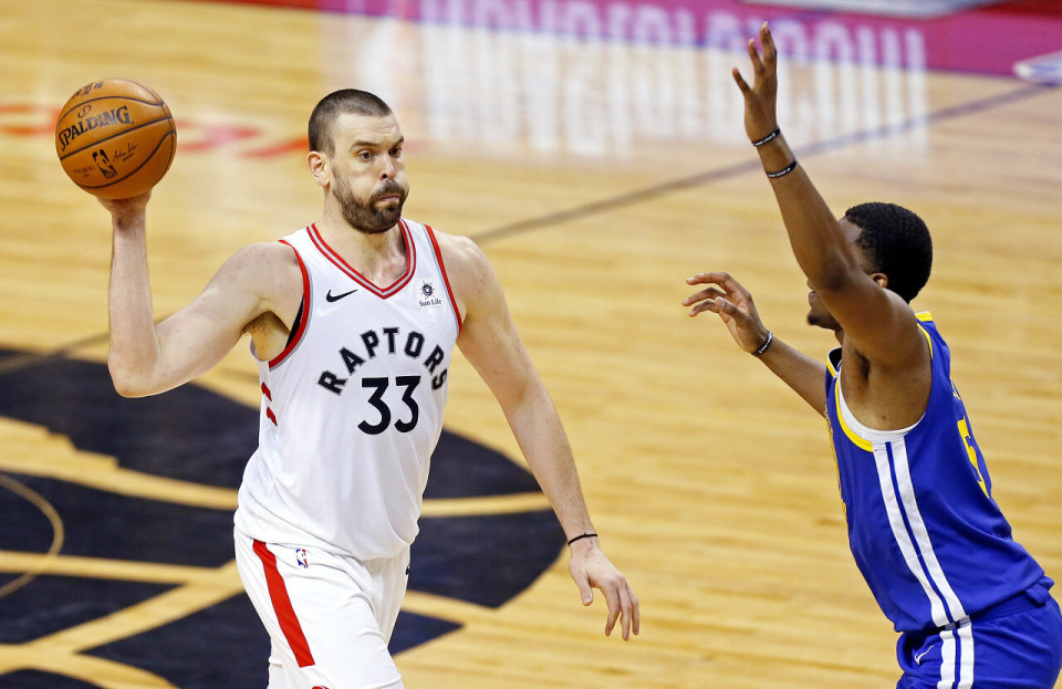 加索尔率队击败猛龙,弥补前一战失利 加索尔率队击败猛龙,弥补前一战失利